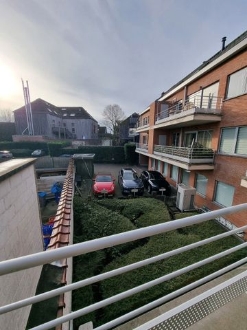 Appartement met 2 slaapkamers, ruim terras en staanplaats! - Photo 2