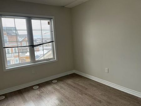 For Lease - 7 Mcgrath Avenue, Richmond Hill, Ontario - Photo 2