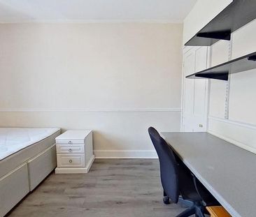 4 bedroom semi-detached house to rent - Photo 5