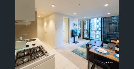 FURNISHED! PRIME LOCATION! CITY LIFESTYLE! - Photo 3