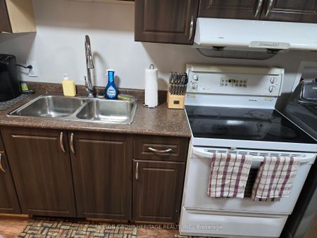 For Lease - 36 Plumridge Court Unit# B, Ajax, Ontario - Photo 4