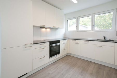 Attic apartment with a superb view – 2019 Fully renovated - Photo 2