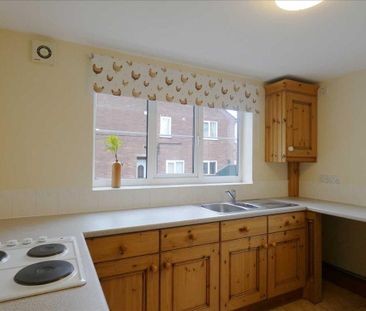 2 bedroom semi-detached house to rent - Photo 6