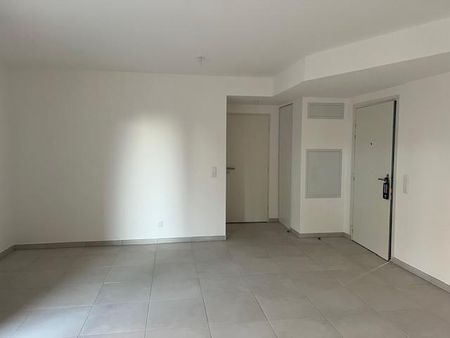 Location Appartement 2 pièces 42m² BRIGNOLES 83170 - Photo 3