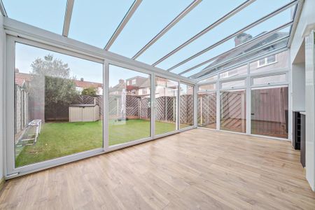 4 bedroom semi-detached house to rent - Photo 3