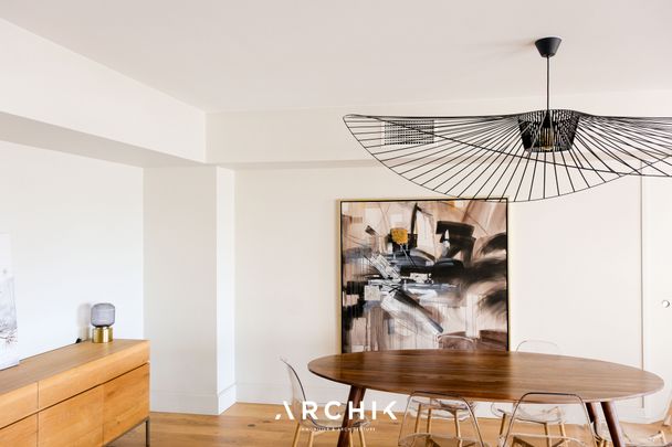 Architecture contemporaine, cette petite copropriété de 3 lots construite en 2020 et située en première ligne accueille un appartement de 140 m2 ouvert sur un beau jardin privatif d'environ 150 m2 en plein coeur du quartier de l'Aiguillon. - Photo 1