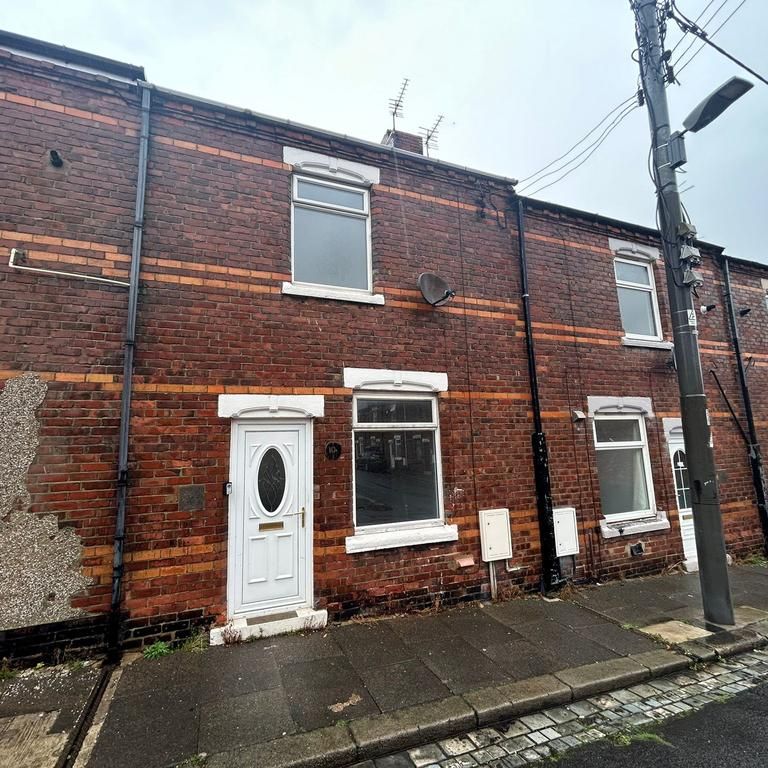 2 bedroom terraced house to rent - Photo 1