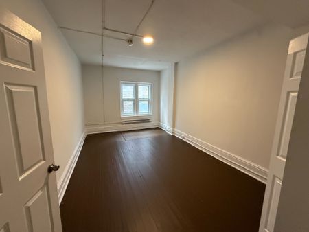 For Lease - 132 Dundas Street Unit# Upper, Toronto, Ontario - Photo 3