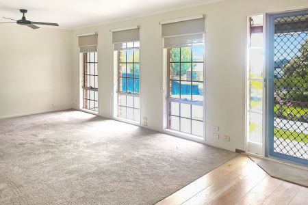 LOCATION PERFECT! - Photo 2