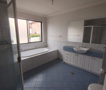 Spacious 4-Bedroom Family Home - Photo 6