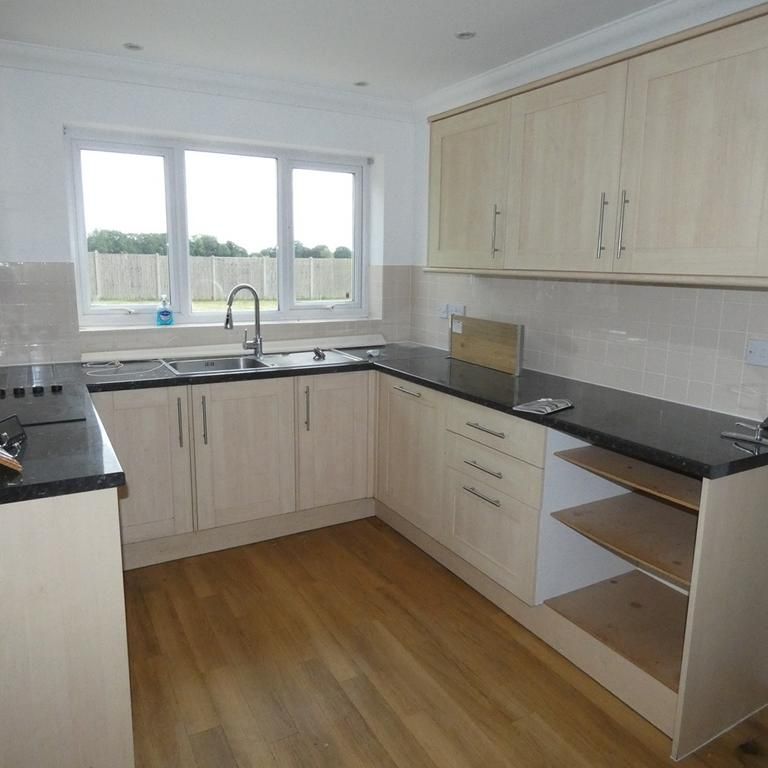 4 bedroom detached house to rent - Photo 1