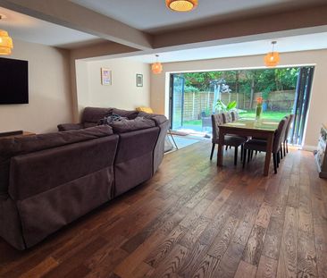 Copperbeech Close - Photo 2