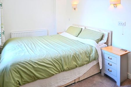 2 bedroom semi-detached house to rent - Photo 4