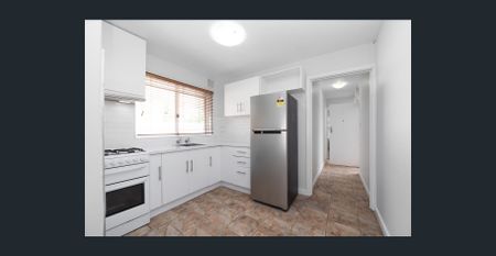 Lovely Renovated One Bedroom Unit. - Photo 5