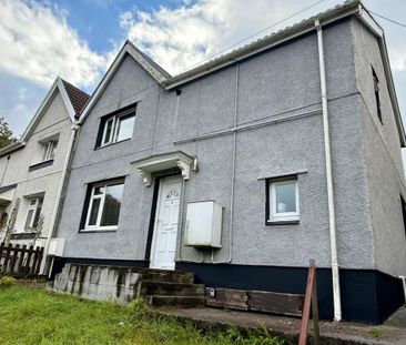 3 bedroom semi-detached house to rent - Photo 1