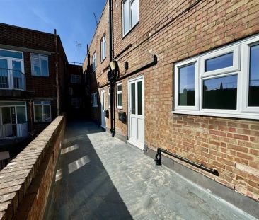 Kingland Crescent, Poole - Photo 4