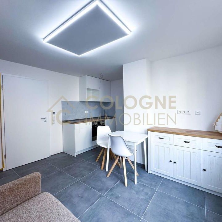 NEU SANIERTE MODERNE 2-ZIMMERWOHNUNG MIT KÜCHE UND MÖBEL IN FRECHEN-BACHEM BEI KÖLN - Photo 1