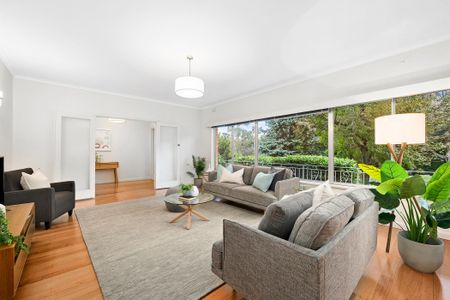 993 Riversdale Road, Surrey Hills VIC 3127 - House For Rent | Domain - Photo 5