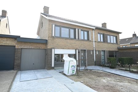 VOLLEDIG VERNIEUWDE (2024) woning met ZONNIGE tuin & GARAGE - Foto 2