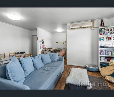 Bright & Modern 2-Bedroom Apartment in Central Cheltenham - Photo 2