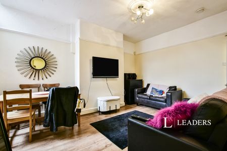 4 bedroom house to rent Whitby Road, Manchester, Greater Manchester, M14 - Photo 2