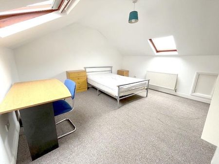 4 bedroom terraced house to rent - Photo 3