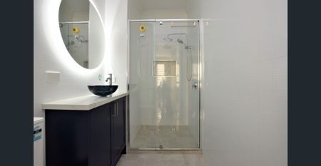 Stylish Family Home in a Prime Sunshine West Location! - Photo 3