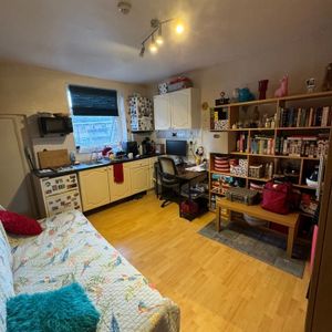 Studio Flat, Charlton Church Lane, SE7 - Photo 3