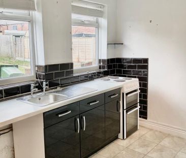 2 bedroom semi-detached house to rent - Photo 4
