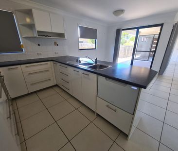 NO FURTHER INSPECTIONS- MODERN AIR CONDITIONED HOME WITH SOLAR - Photo 3