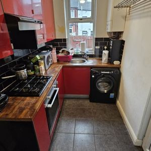 2 bed Terraced - To Let - Photo 2