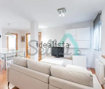 Alquiler de piso en Calle Cangas de Onís - Photo 1