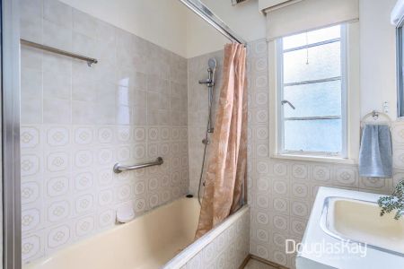 “Weatherboard Charmer” - Photo 4