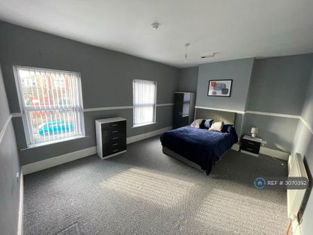 4 bedroom terraced house to rent - Photo 4