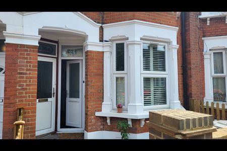 2 Bed Flat, Katherine Road, E7 - Photo 4