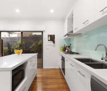 2/16 South Parade, Blackburn VIC 3130 - Townhouse For Rent | Domain - Photo 2