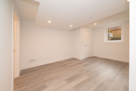 For Lease - 296 Sixteen Mile Drive Unit# Basement, Oakville, Ontario - Photo 3