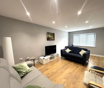 3 bedroom semi-detached house to rent - Photo 2