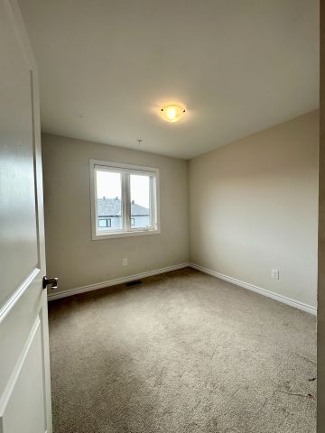For Lease - 14 Atop Lane, Blossom Park - Airport and Area, Ontario - Photo 2