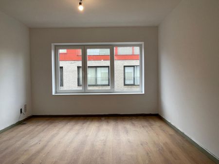 Gerenoveerd appartement op 1ste verdieping met 2 slaapkamers - Foto 2