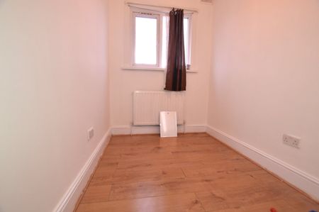 5 Bed Terraced House, Bedford Road, E6 - Photo 5
