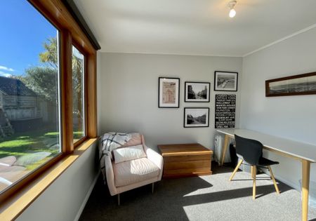 A 3-Bedroom Haven - The Ideal Blend of Classic Charm and Contemporary Living - Photo 3