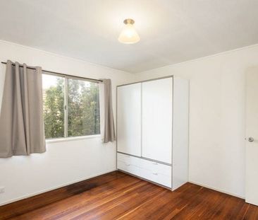Highset Family Home in Prime Bulimba Location with Northshore Views - Photo 4