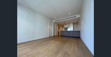 Cozy Two Bedroom Apartment in Prime Blackburn Location - Photo 3