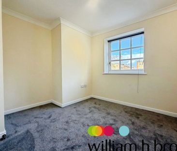 Albany Gardens - Photo 1