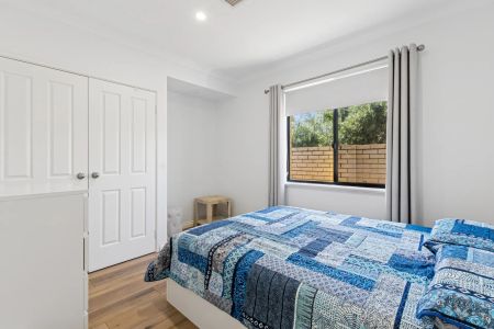 Parkside Family Living with Renovated Kitchen & Bathrooms - Photo 4