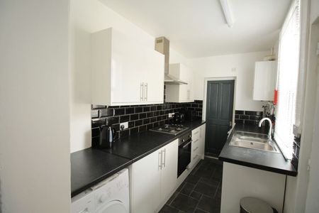 Student Accommodation, 16 Carholme Road, Newland, Lincoln, Lincolnshire, LN1 1RR, United Kingdom - Photo 3