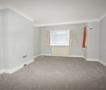 4 bedroom semi-detached house to rent - Photo 2