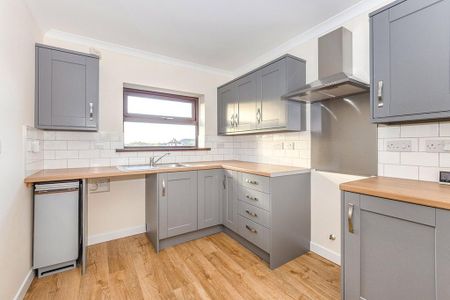 2 bedroom flat to rent - Photo 4