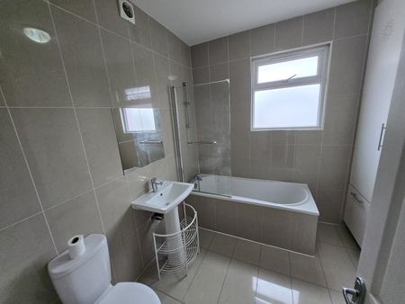 3 bedroom terraced house to rent - Photo 5